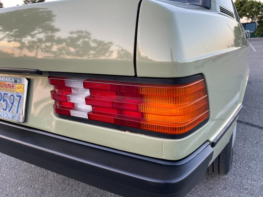 Детали экстерьера Mercedes-Benz 190 D (W124) 1984 года  (NA) (фото 48 из 240)